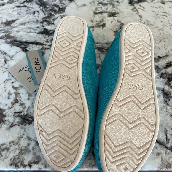 TOMS Women's Peacock Blue Slip-On Flats NEW - Picture 2 of 2